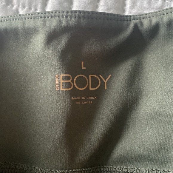 Cotton On Khaki gym biker shorts with pocket size large NWOT - Picture 2 of 7